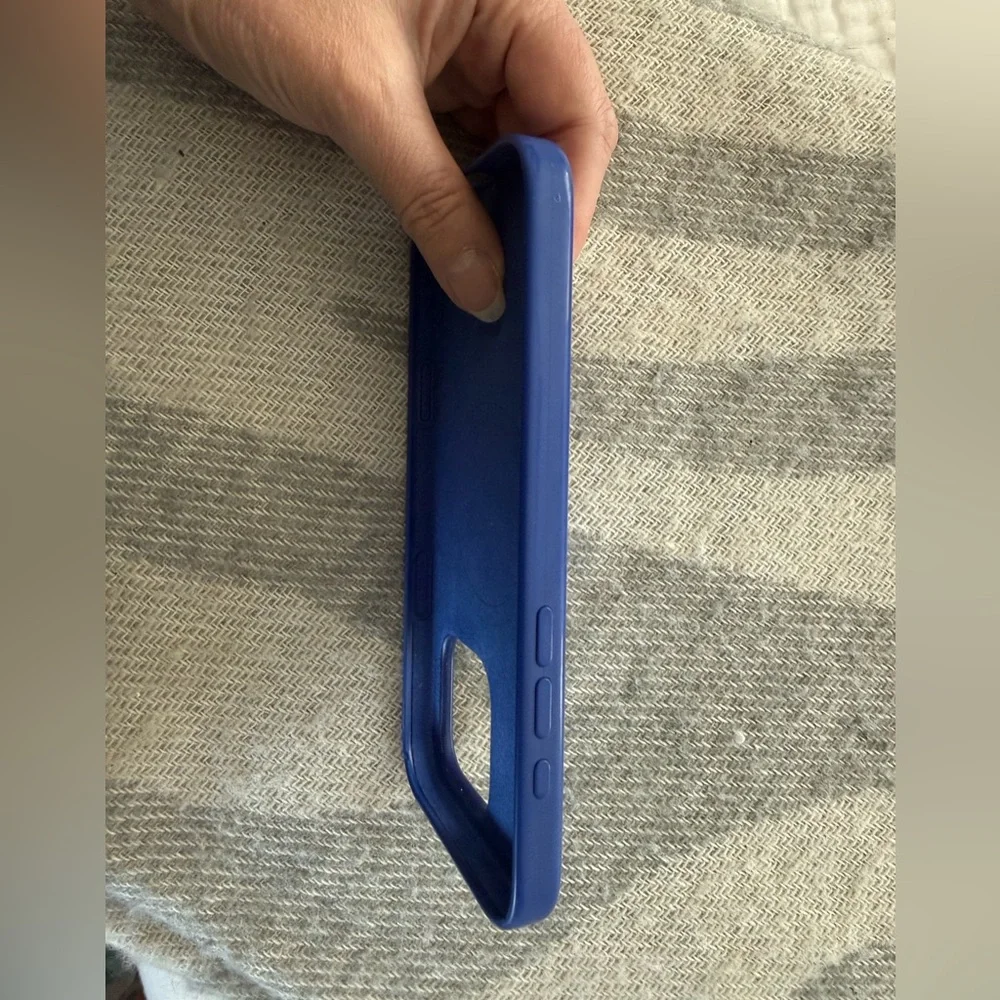 Apple iPhone 16 Pro Max Silicone Case With MagSafe and Camera Control
